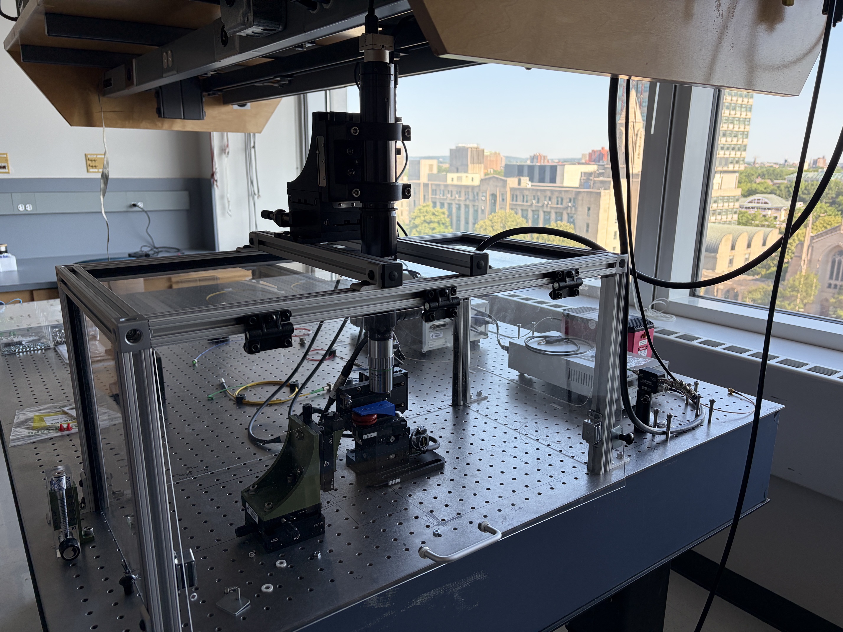 Room-temperature optical testing station with fiber alignment stages